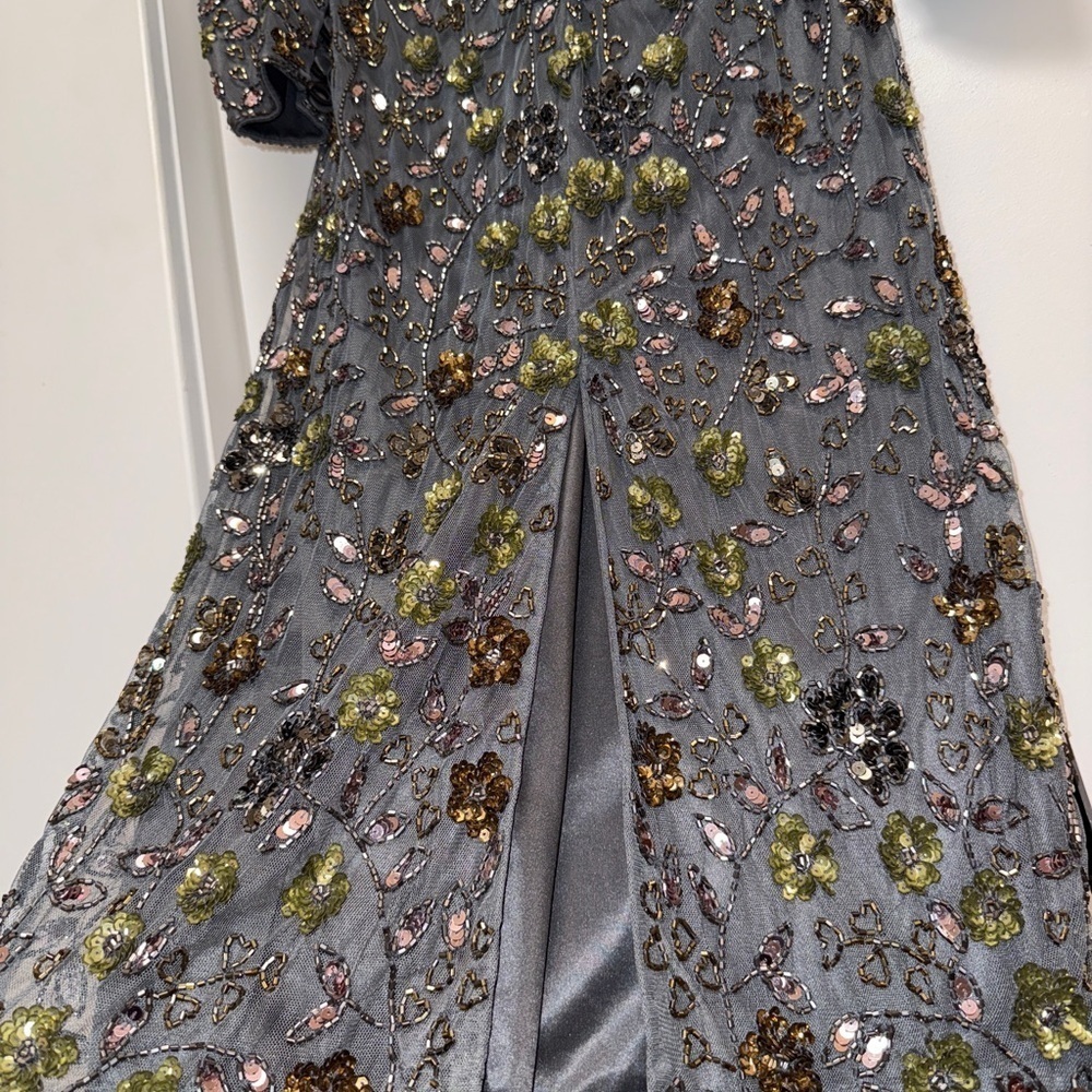 NWT | Mac Duggal 5571 Coal Long Sleeve V Neck Midi Dress
Size 4 - Picture 12 of 13